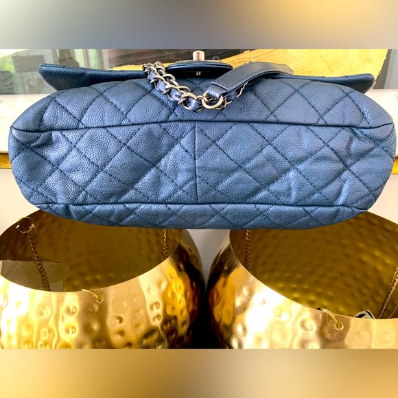 CHANEL Iridescent Caviar Quilted - Picture 5 of 13